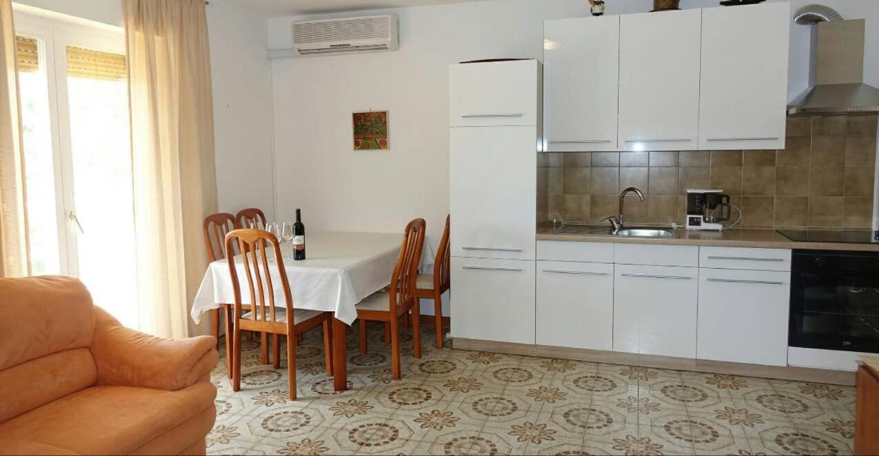 Calm Sea View Apartment Banjole Bagian luar foto